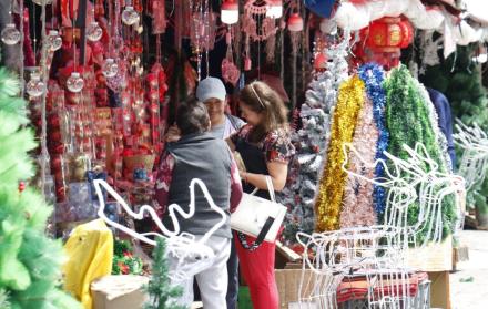 Los colores y objetos decorativos de la Navidad se posan en distintos puntos de la ciudad, con conciertos y ferias, para atraer a los visitantes.