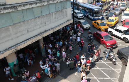 congestión vehicular y movimiento peatonal en la Bahía
