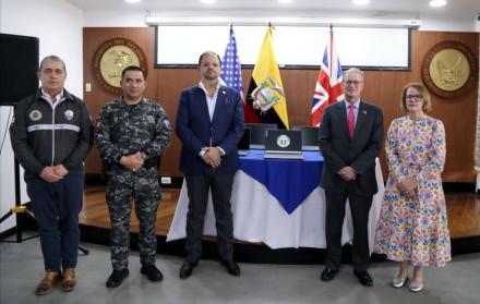 La UNASE recibió una donación de computadoras portátiles por parte de las embajadas de Estados Unidos y Reino Unido.