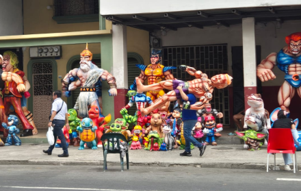 monigotes 6 de marzo