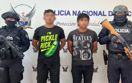 Operativo policial deja 14 detenidos y armas incautadas.