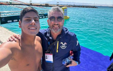 David Farinango y el entrenador argentino Iván Javier Sciacca.