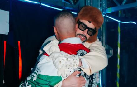 J Balvin y Bad Bunny antes de su presentación en México.