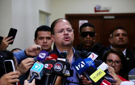 El ministro John Reimberg señaló que han tomado contacto con el juez anticorrupción Carlos Serrano.