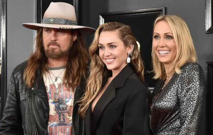 Billy Ray Cyrus junto a su exposa y madre de Miley, Tisha Cyrus.