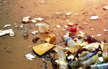 Plásticos en el mar