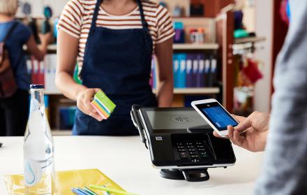 Foto referencial sobre consumos con tarjeta de crédito