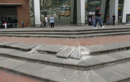 Aceras y parterres dañados en Guayaquil