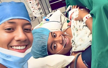 Jombriel en el momento del parto de su hijo.