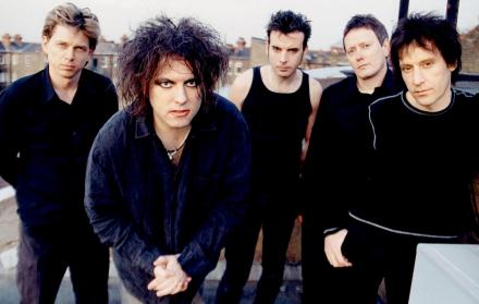 La banda The Cure en 1990.