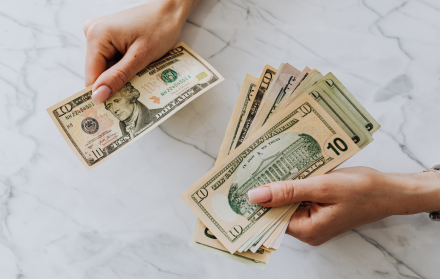 Referencial. Los beneficiarios del Bono de Desarrollo Humano reciben una ayuda económica mensual.