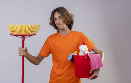 ¿Es malo barrer el 31 de diciembre? Supersticiones y Feng Shui