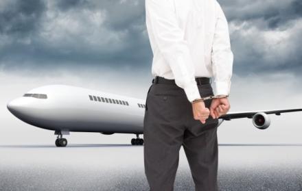 Un ciudadano colombiano buscado en su país por el delito de hurto fue entregado a las autoridades de Colombia