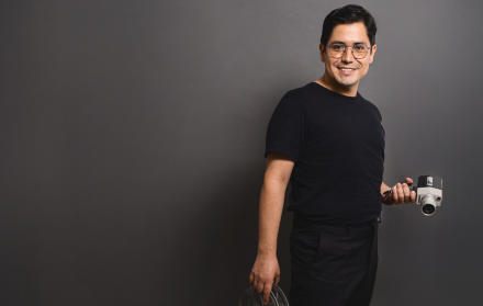 Víctor Estrada, docente de la ESPOL y cineasta ecuatoriano, falleció en Guayaquil por una bala perdida.