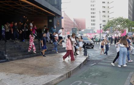 Mundo, México, Fuerte sismo sacude el país