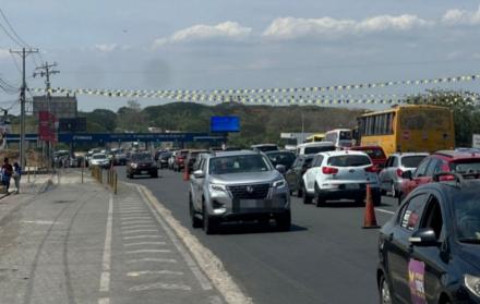 congestión en vía a la costa por feriado