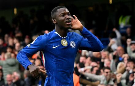 Moisés Caicedo, el ancla del Chelsea en su debut de 2026 ante el City.