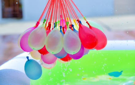 Globos de agua para carnaval en Ecuador.