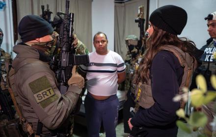 Un hombre con una orden de prisión vigente en Ecuador por un caso que investiga asesinato y violación fue capturado en Estados Unidos