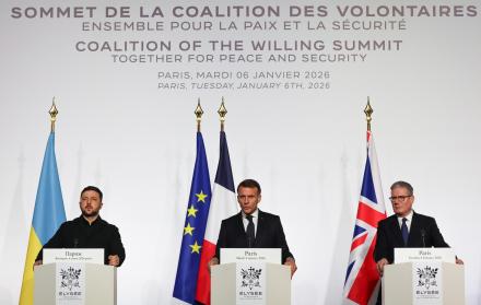 El presidente ucraniano, Volodímir Zelenski; el presidente francés, Emmanuel Macron; y el primer ministro británico, Keir Starmer