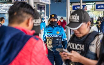 operativos de control en Trolebús y Ecovía -quito