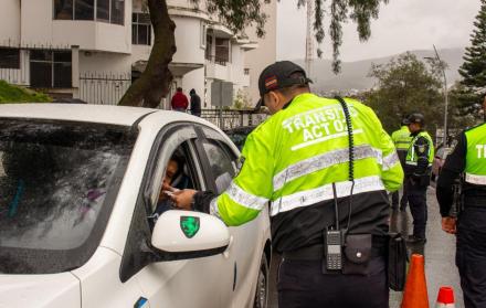 control de agentes de tránsito en Loja