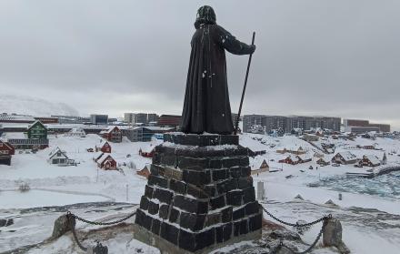 Vista de una calle de Nuuk, Groenlandia.