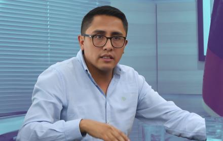 Andres Quishpe se pronuncia sobre despidos docentes del magisterio