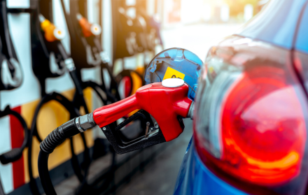 El precio del diésel y la gasolina en Ecuador se revisa cada mes bajo el sistema de bandas aplicado por el Gobierno.