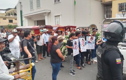 sepelio de asesinados en Samborondón