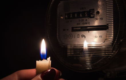 Apagones afectan a Guayaquil, Daule y Samborondón luego de la tormenta eléctrica que impactó desde el domingo.