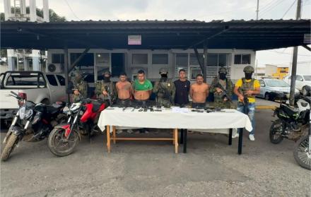 Un operativo militar ejecutado en el sector de Jauneche, provincia de Los Ríos, permitió la captura de cuatro supuestos integrantes de Los Fatales.