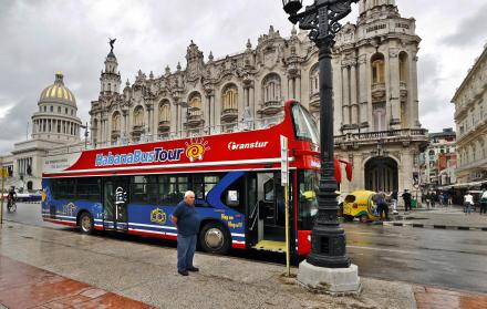 conductor de un bus turístico