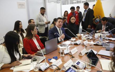 El presidente de la Comisión de Fiscalización, Ferdinan Álvarez (a) Tilín, fue criticado por el correísmo al convocar al Superintendente de Compañías, en lugar de tratar temas prioritarios.