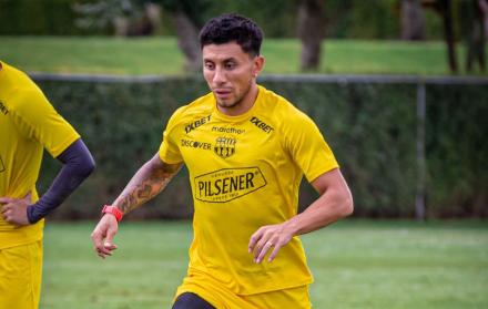 Joao Rojas entrenando en Quito en la pretemporada 2026.