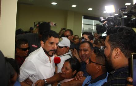 El alcalde de la Libertad, Francisco Tamariz, en la sesión de concejo.