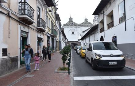 La restricción vehicular del Pico y placa en Quito aplica de lunes a viernes y en dos horarios.