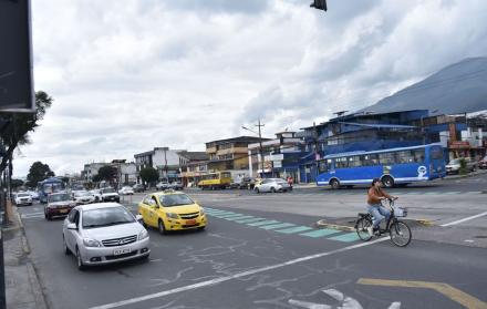 La restricción del Pico y placa rige en dos horarios en Quito.