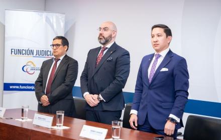 Henry Gaibor (d) es indagado en una investigación previa por las presuntas presiones a jueces, cuando laboraba como director provincial de la Judicatura de Pichincha.