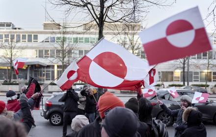 Manifestantes protestan  en la embajada de Estados Unidos en Copenhague
