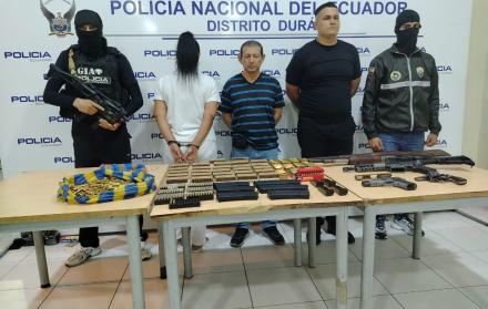 Un operativo policial ejecutado en el sector de Plaza Lagos terminó con la aprehensión de tres personas y la incautación de un arsenal de armas y municiones.