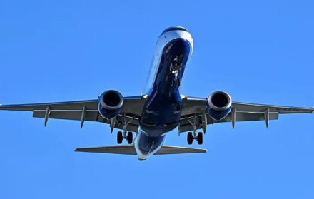 La Dirección General de Aviación Civil (DGAC) informó que el espacio aéreo de Ecuador se encuentra operando con normalidad y bajo estándares de seguridad