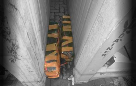 Interior decomisa droga en contenedor