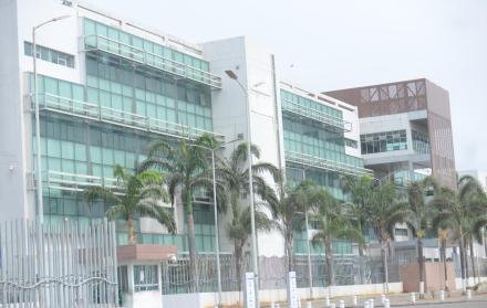 Vista de la fachada del Hospital Guasmo Sur.