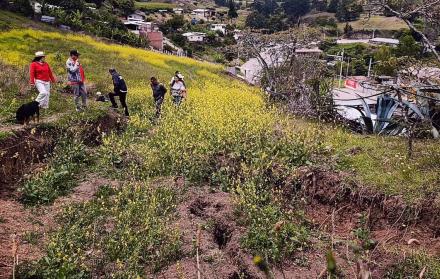 Deslizamientos en Caribán Bajo Loja