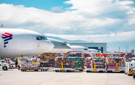 flores aeropuerto de quito