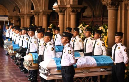 honras fúnebres por los nueve agentes asesinados en Guatemala