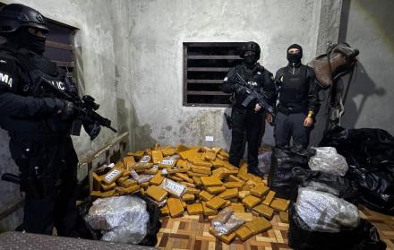 Un operativo policial evitó introducir 300 paquetes de droga en contenedores destinados a puertos internacionales.