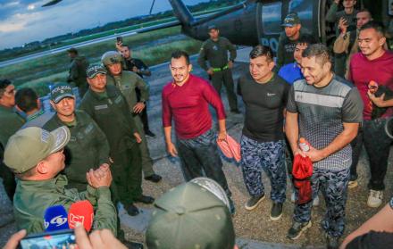 grupo de policías luego de ser liberados(Colombia)