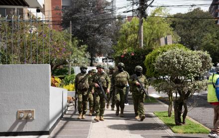 La González Suárez se militariza